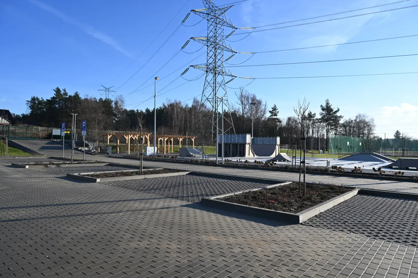 Parking przy kompleksie sportowym