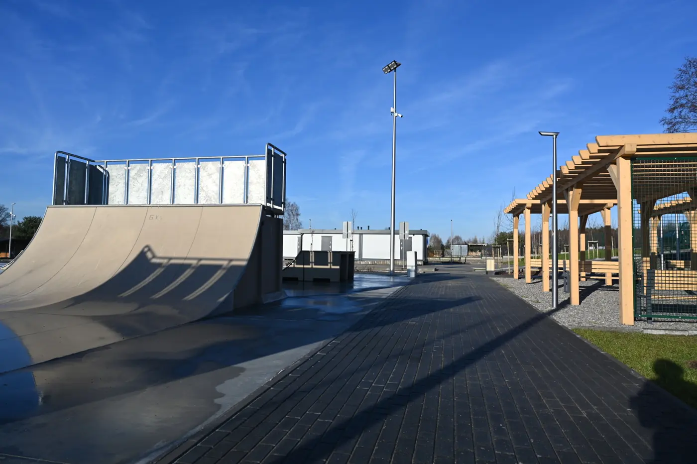 Rampa skateparku na kompleksie sportowym
